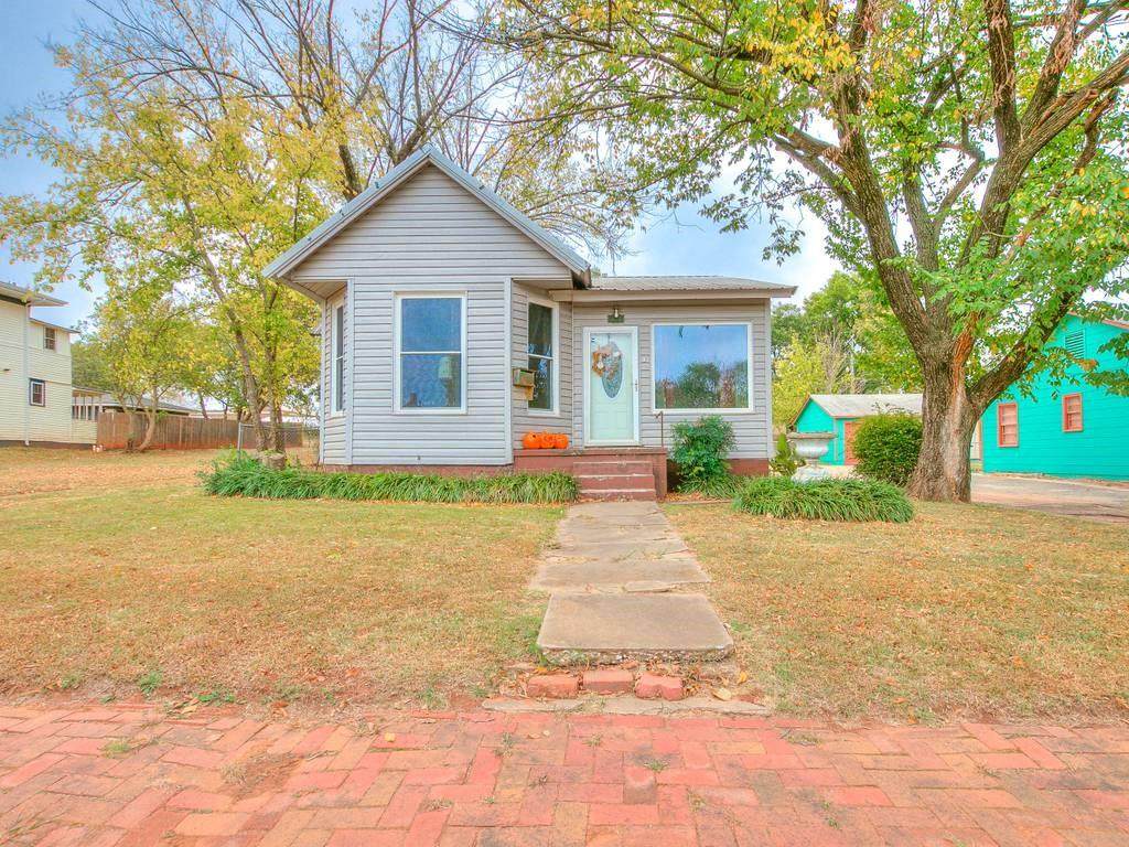 915 Noble Avenue - Photo 1