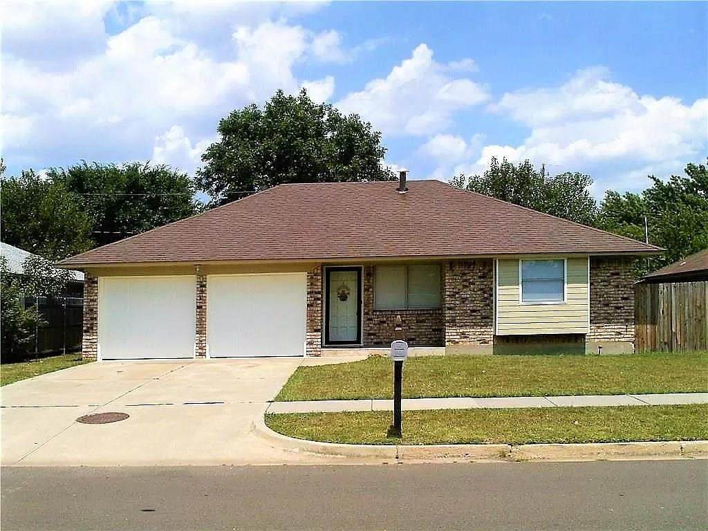 905 15th Street - Photo 1