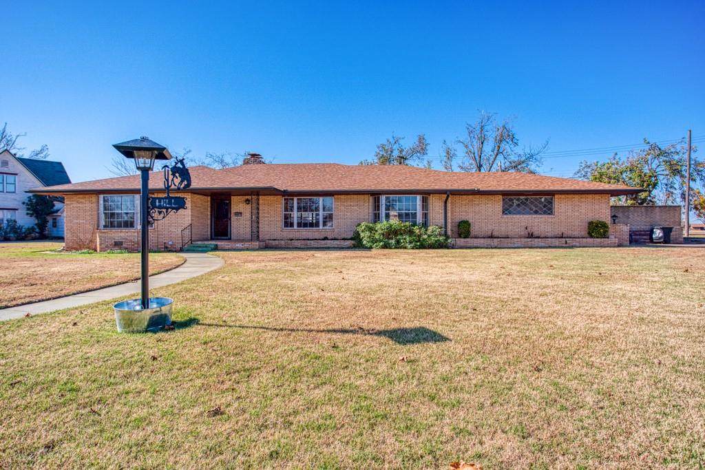 904 8th Street - Photo 1