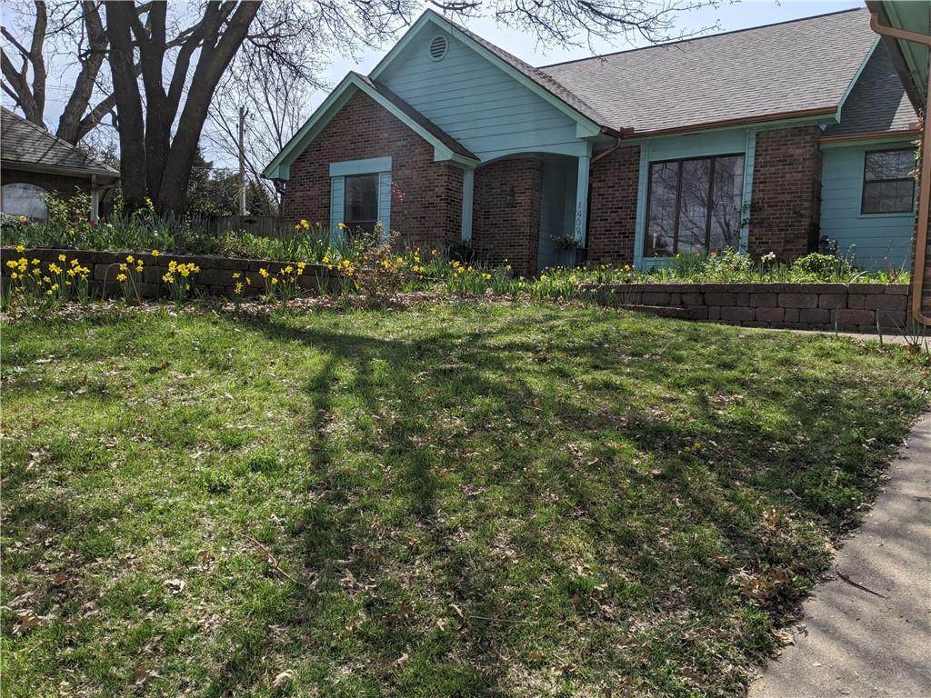 1409 Folkstone Road - Photo 1