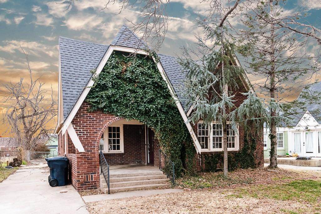 2824 20th Street - Photo 1