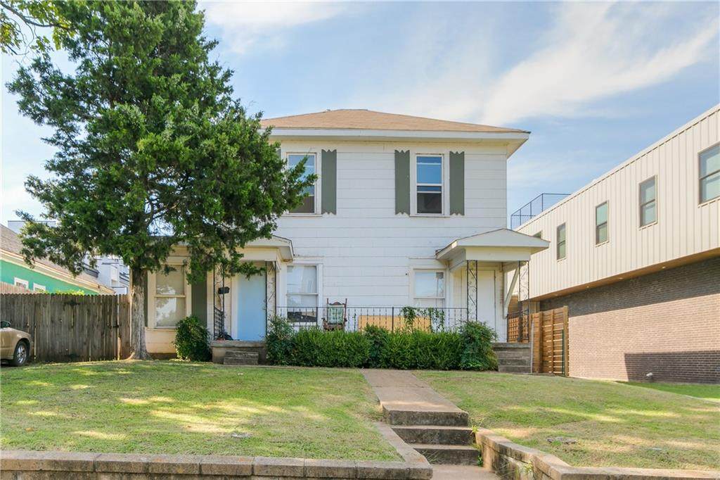 912 8th Street - Photo 1