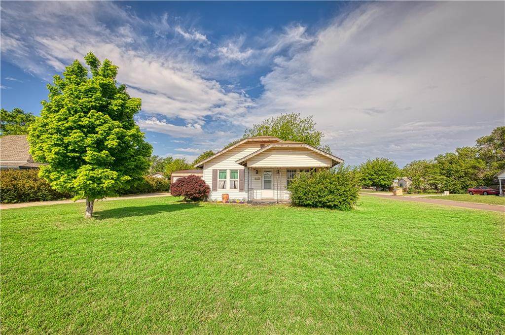 521 Randall Avenue - Photo 1