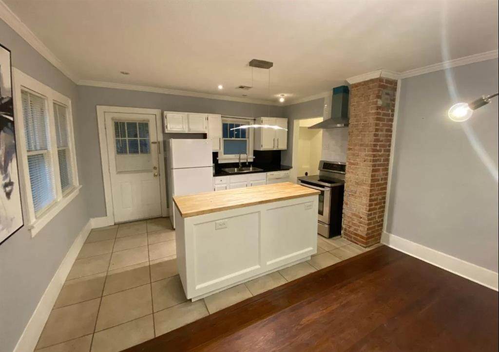 2508 Lee Avenue - Photo 1