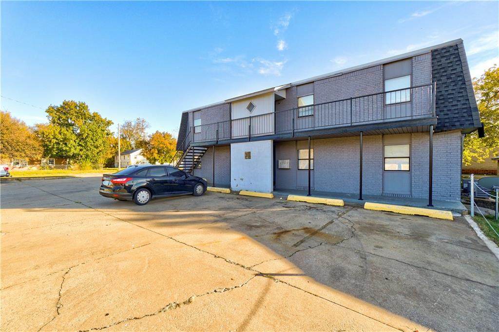1002 Summit Avenue - Photo 1