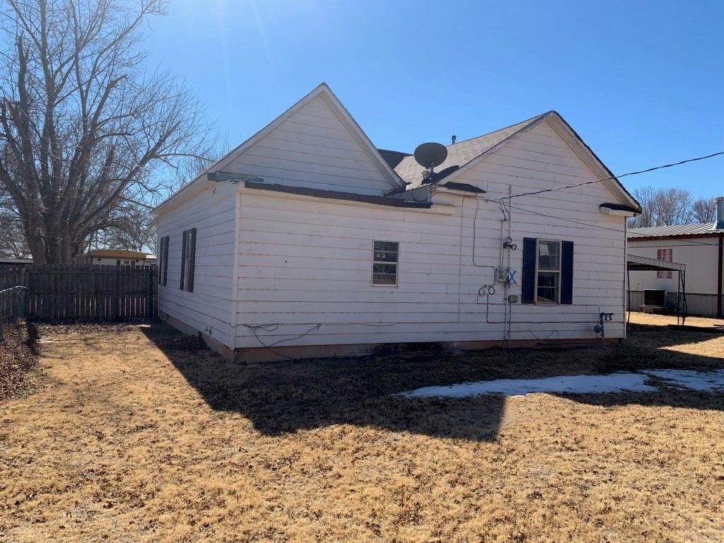 605 9th Street - Photo 1