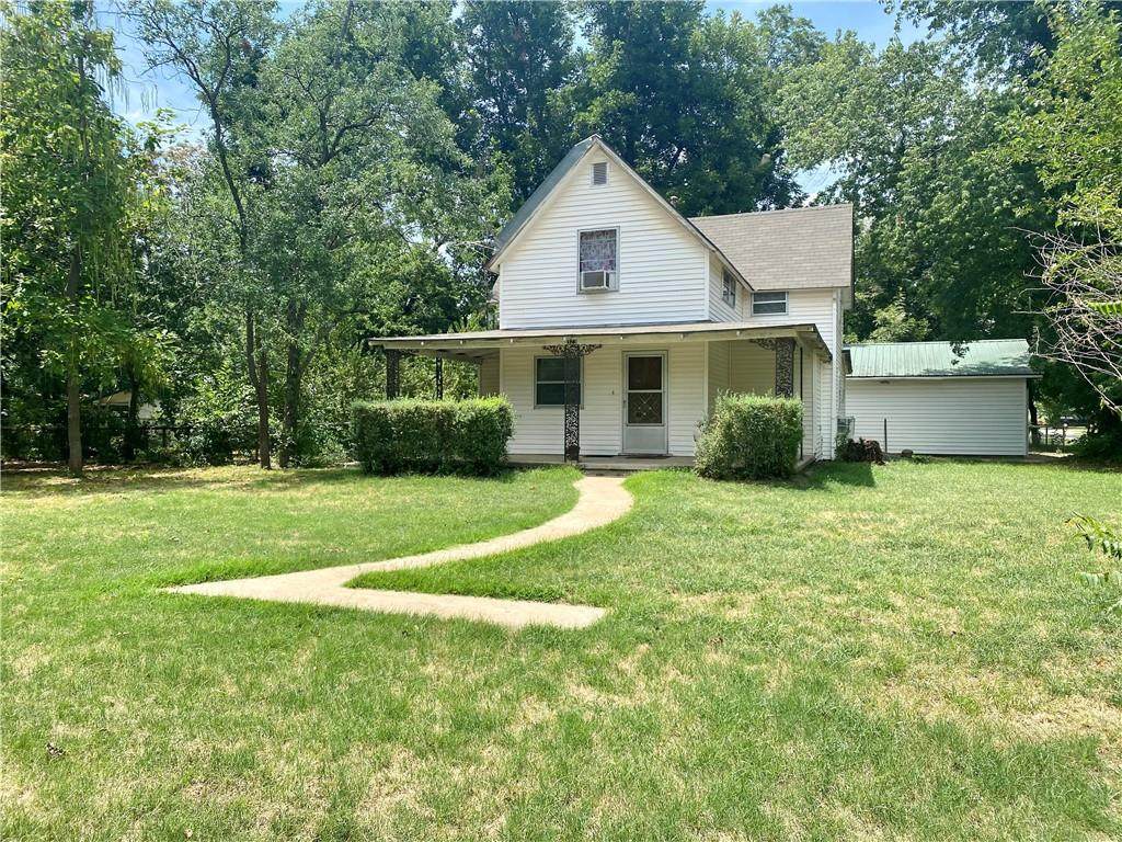 323 2nd Street - Photo 1