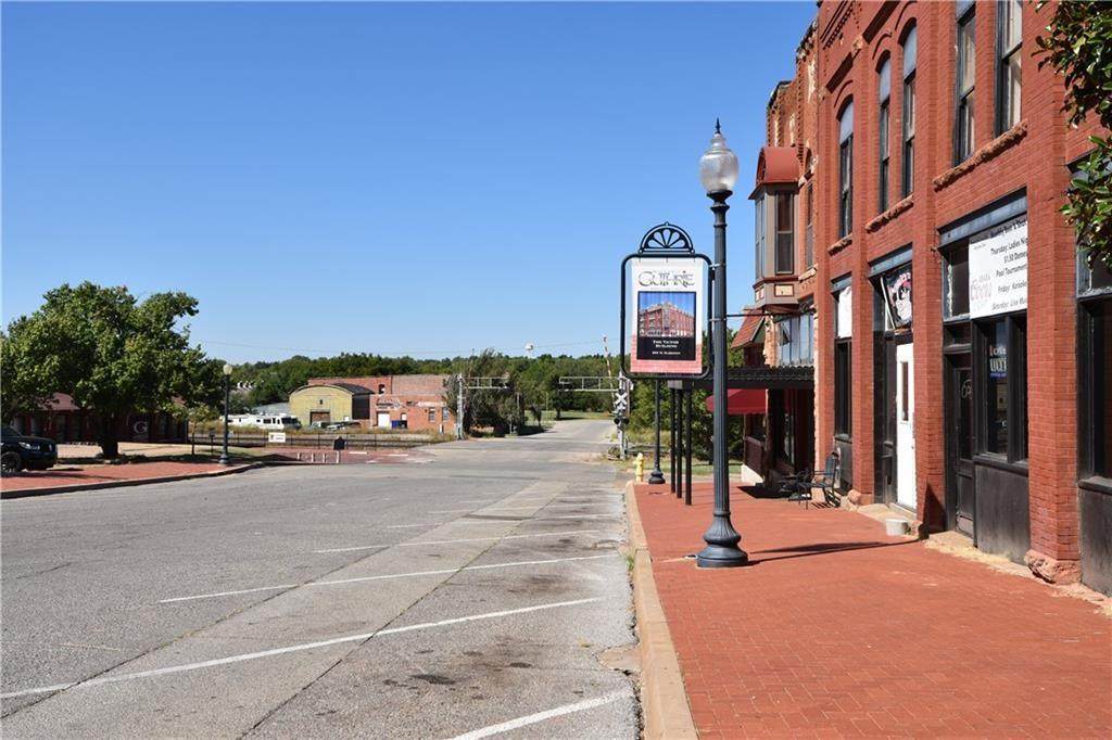 324 Oklahoma Avenue - Photo 1