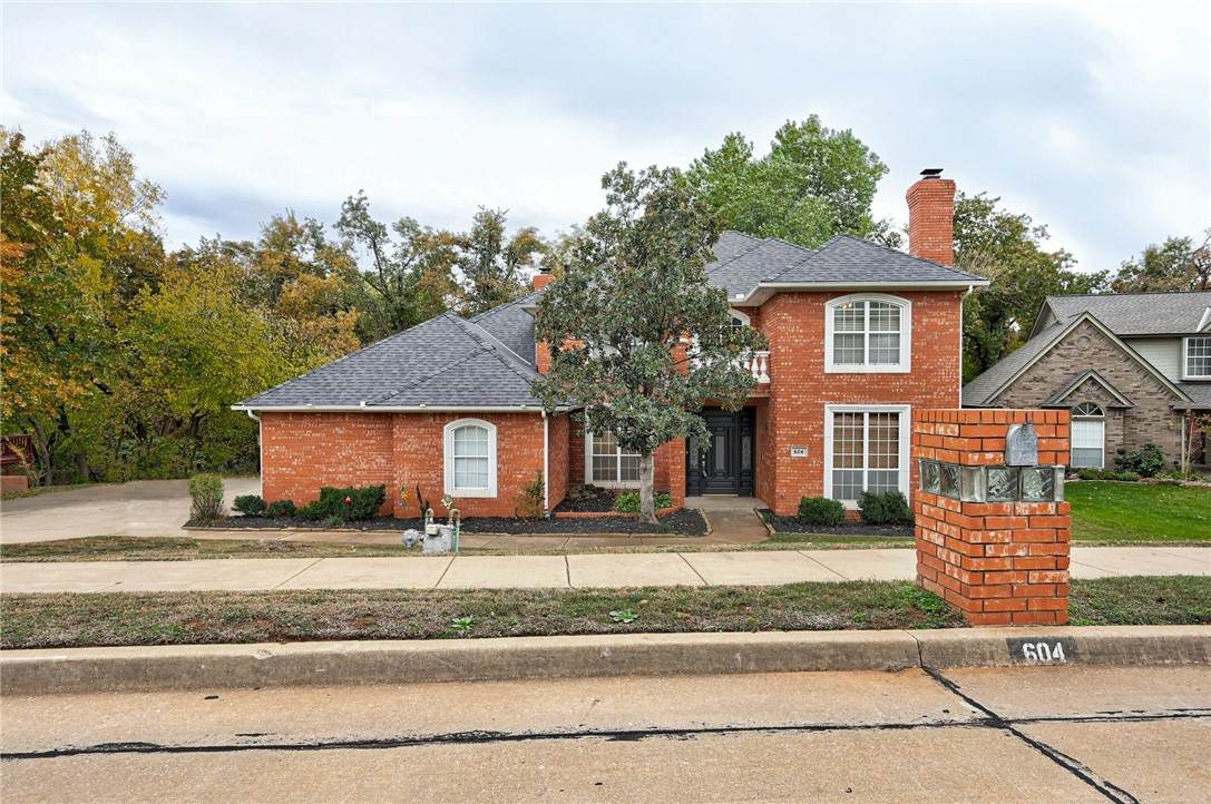 604 Heatherstone Road - Photo 1