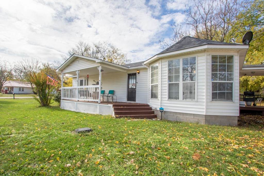 501 Maple Street - Photo 1