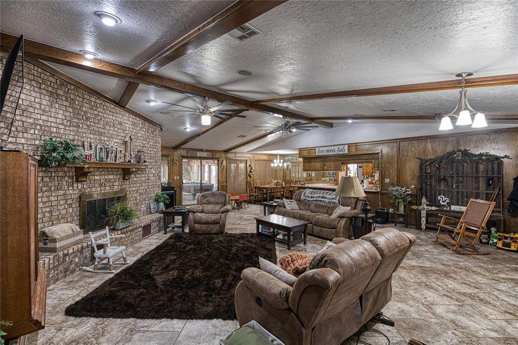 909 Randall Avenue - Photo 1