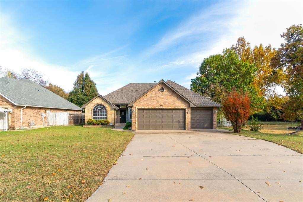 844 Pine Avenue - Photo 1