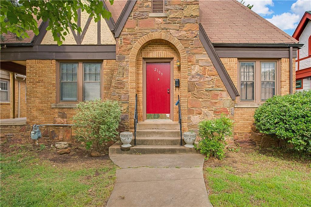 2109 Gatewood Avenue - Photo 1