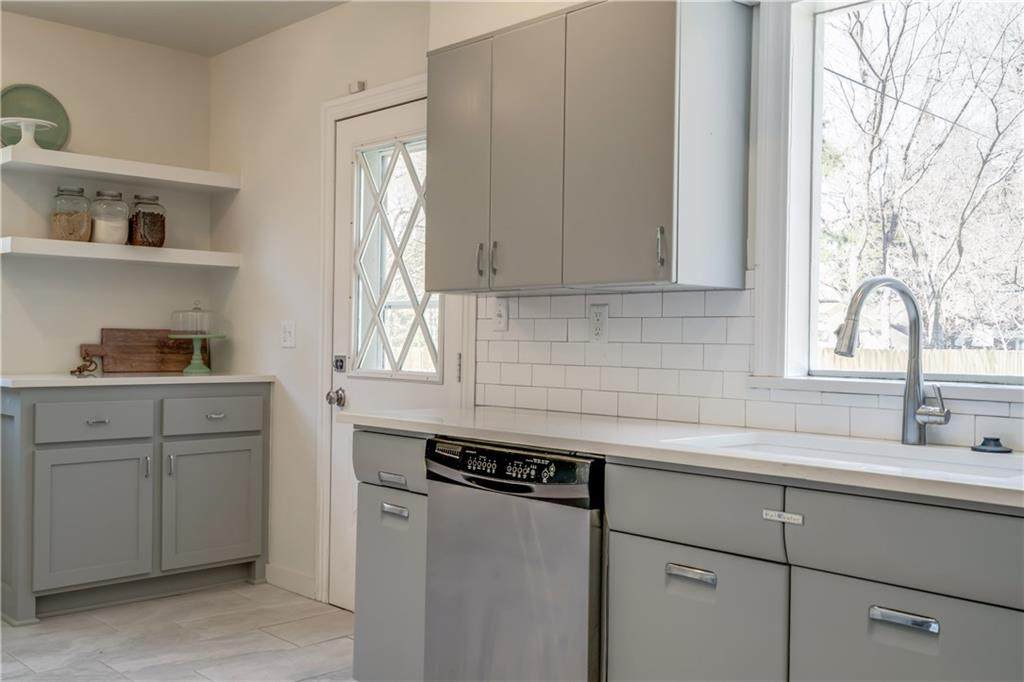 2233 29th Street - Photo 1