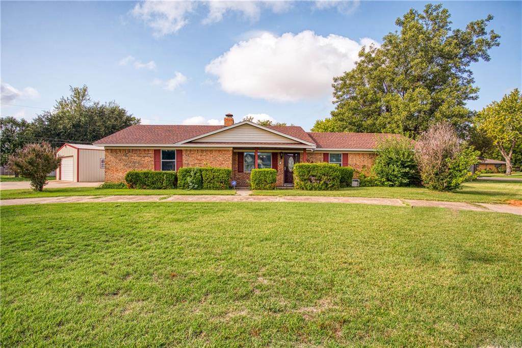 904 E Avenue - Photo 1