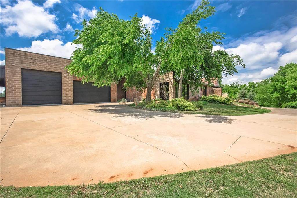 11201 Expressway - Photo 1