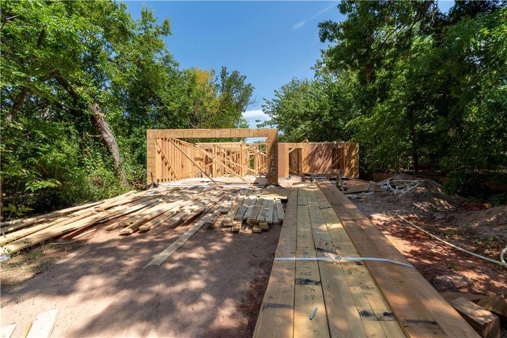 1615 33rd Street - Photo 1
