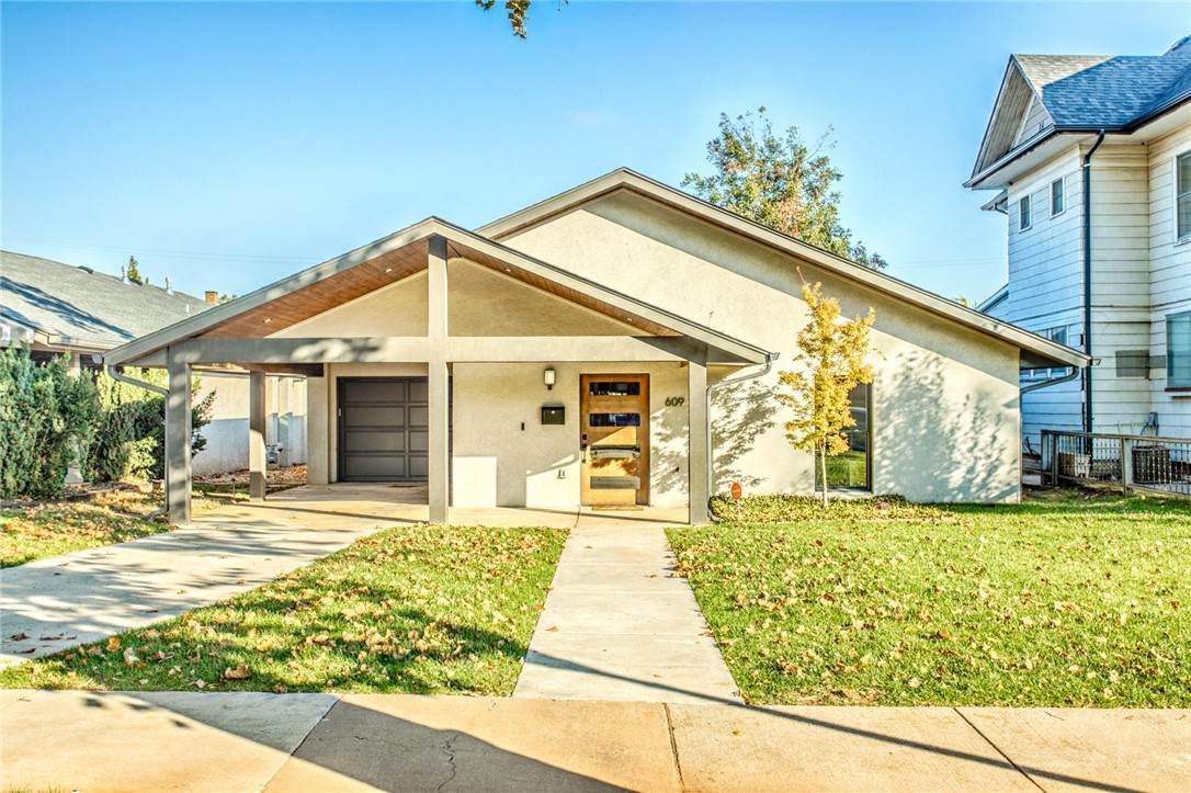 609 20th Street - Photo 1