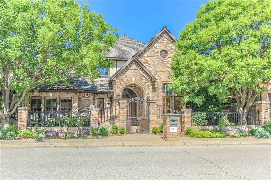 316 Cotswold Drive - Photo 1