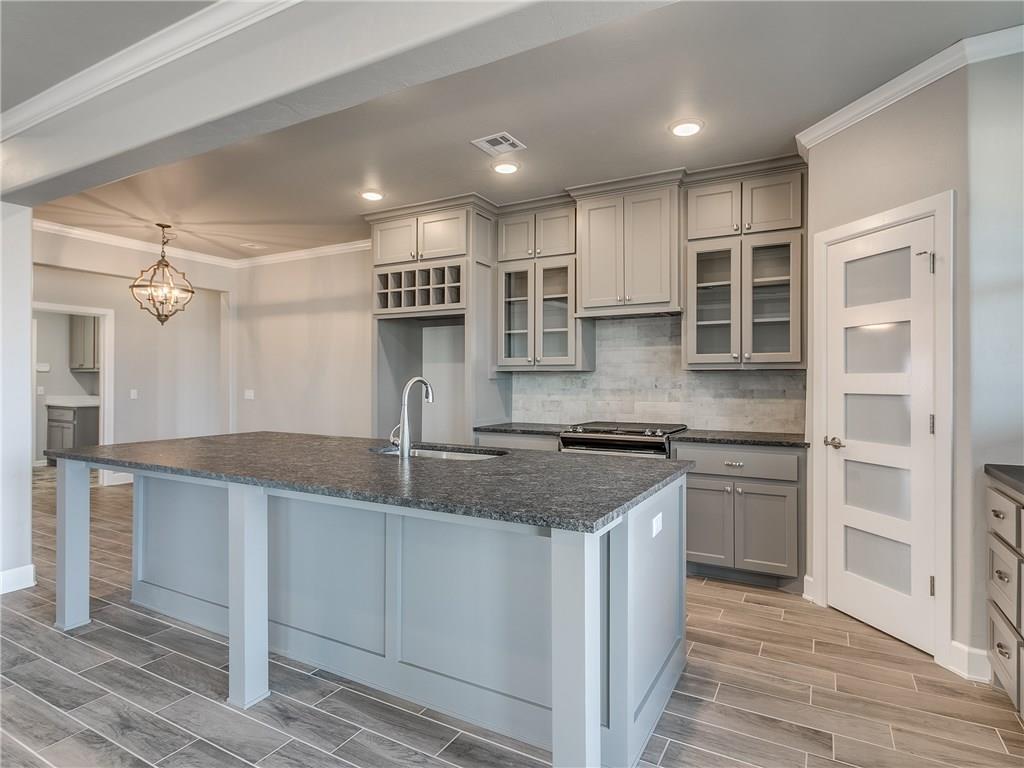 905 192nd Terrace - Photo 1