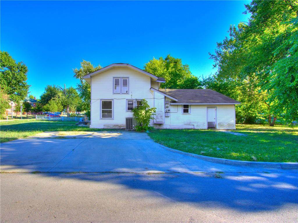 904 Miller Avenue - Photo 1