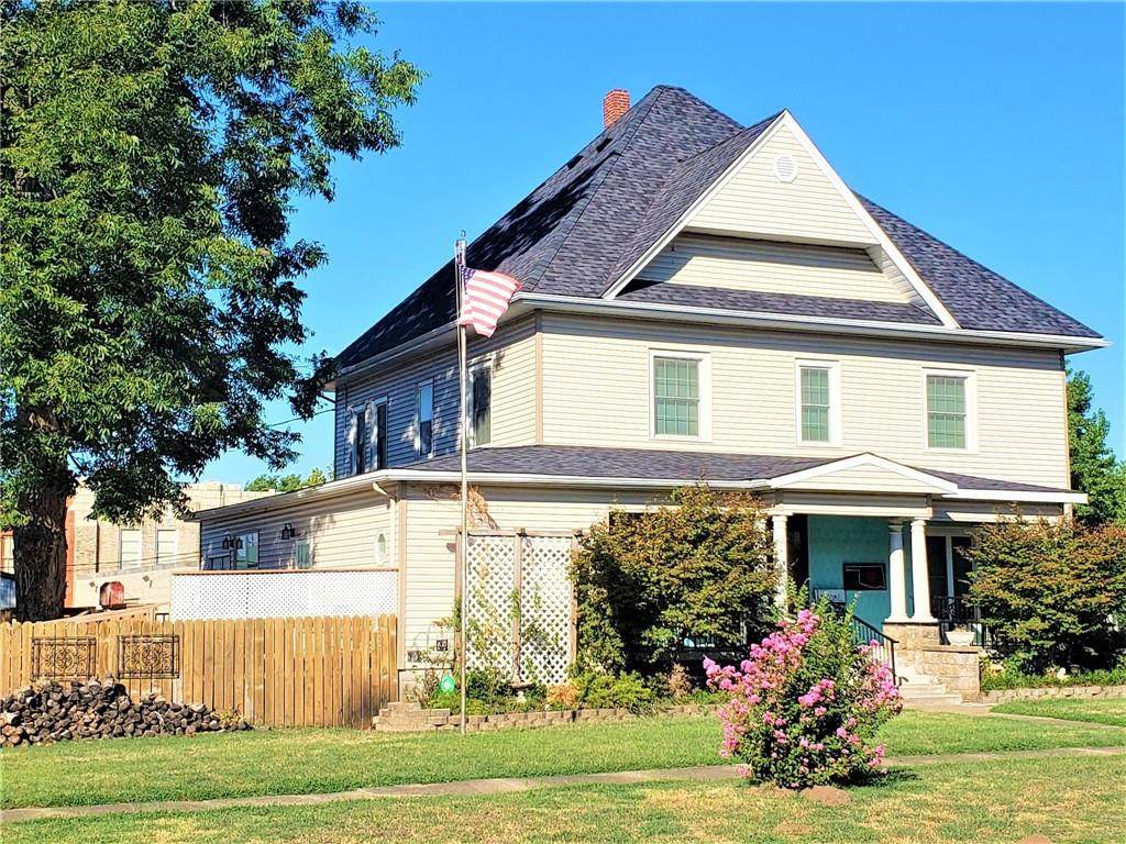 301 8th Street - Photo 1