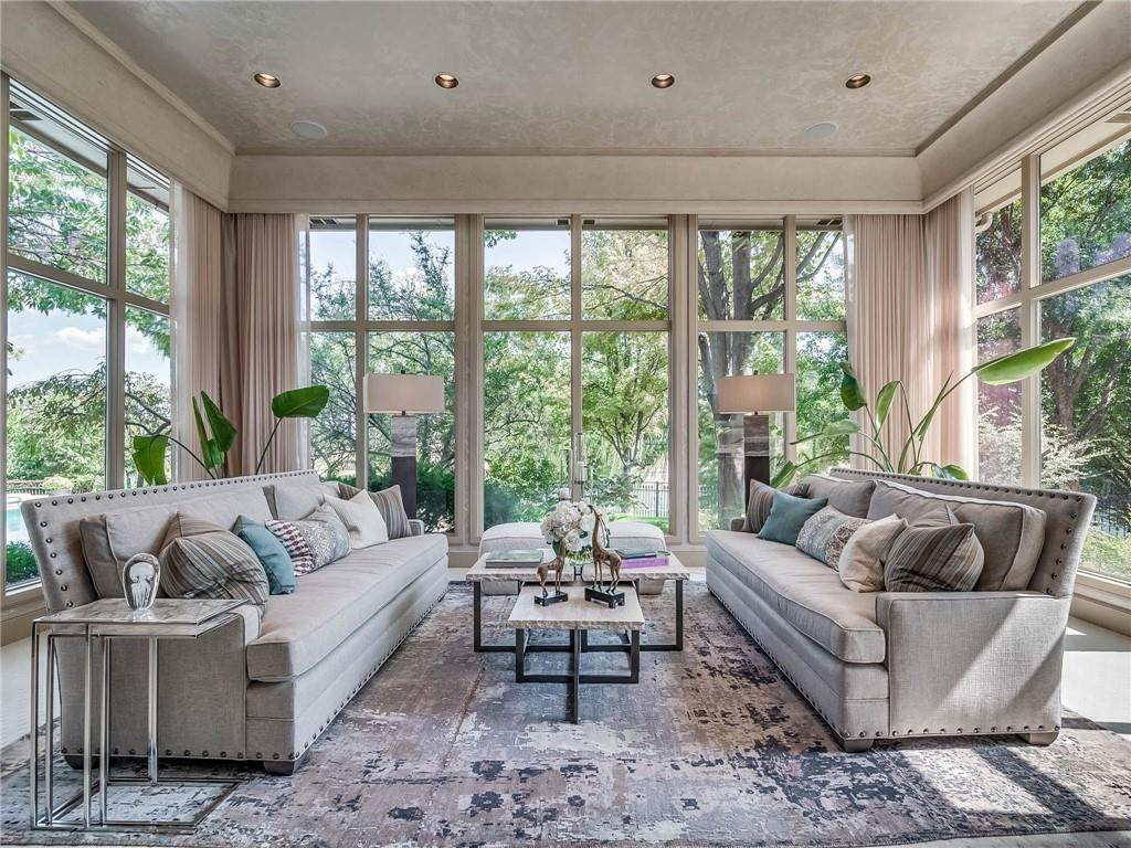 5200 Verbena - Photo 1