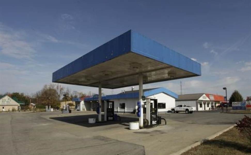 610 Bloomfield Rd - Photo 1