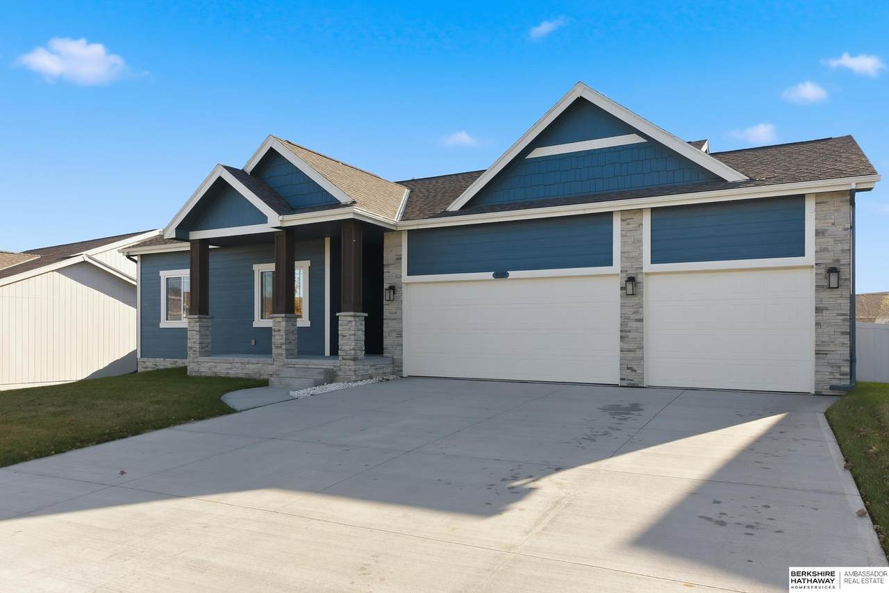 9307 177th Street - Photo 1