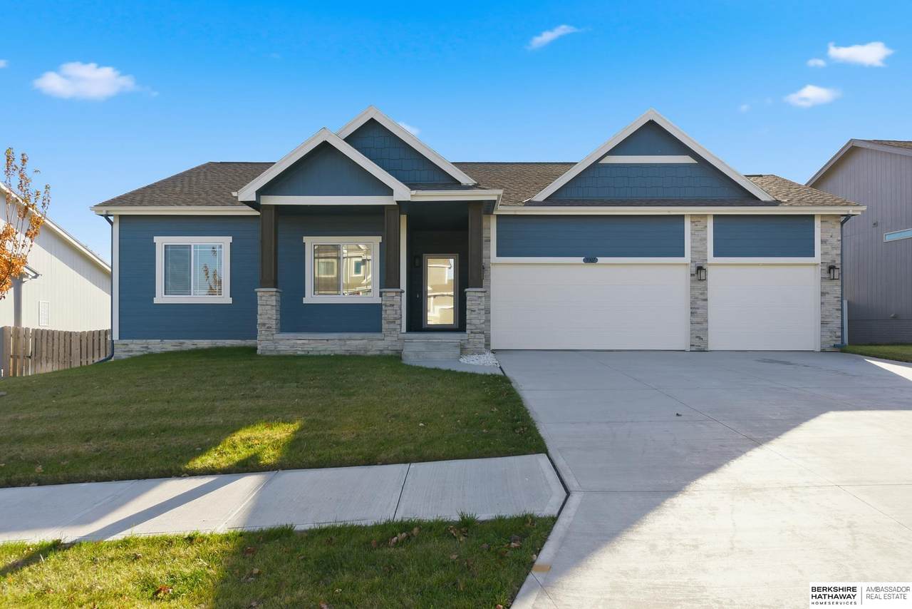 9307 177th Street - Photo 1