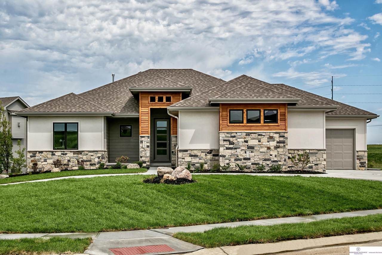 2738 181 Street - Photo 1