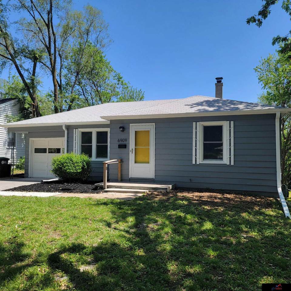 6909 Northridge Drive - Photo 1