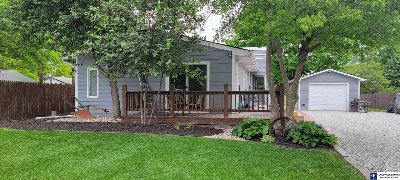 831 10th Street - Photo 1