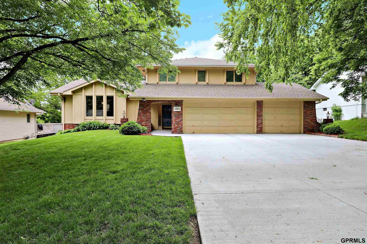 15826 Leavenworth Street - Photo 1