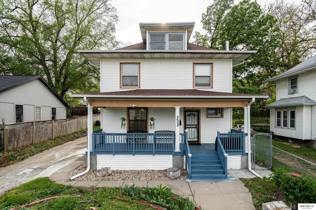 2608 45 Street - Photo 1