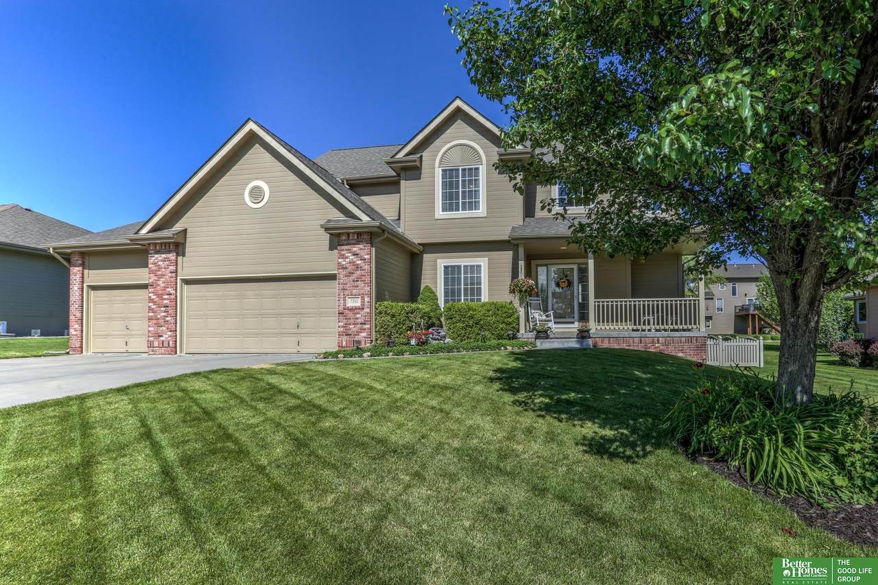 7302 170th Street - Photo 1