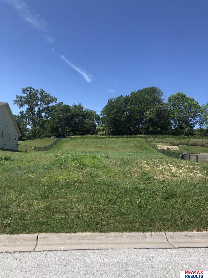 702 17 Street - Photo 1