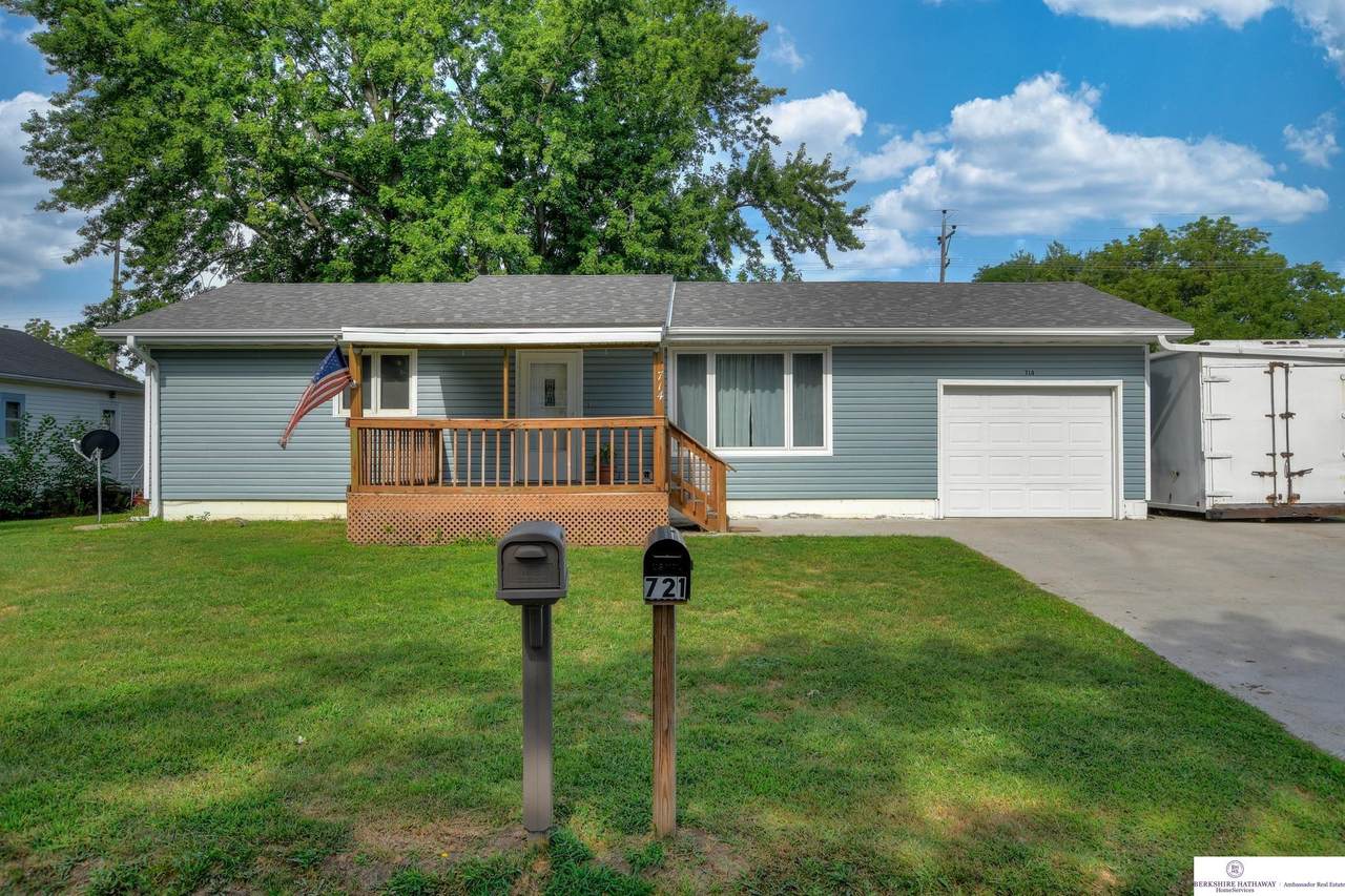 714 Thomas Avenue - Photo 1