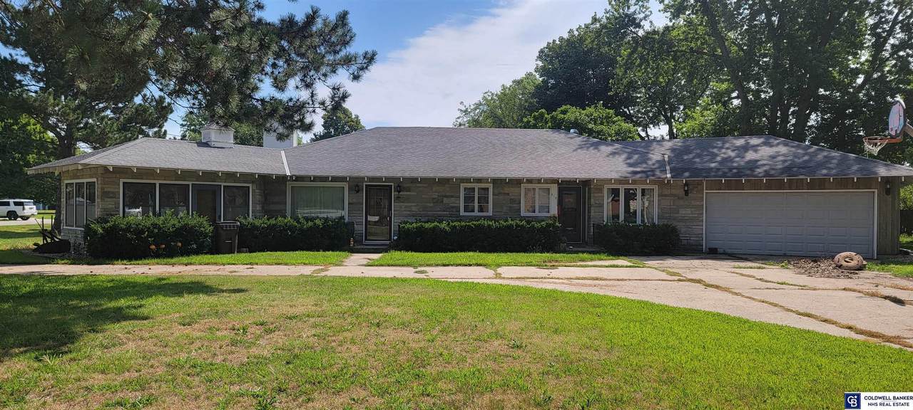 915 Main Street - Photo 1