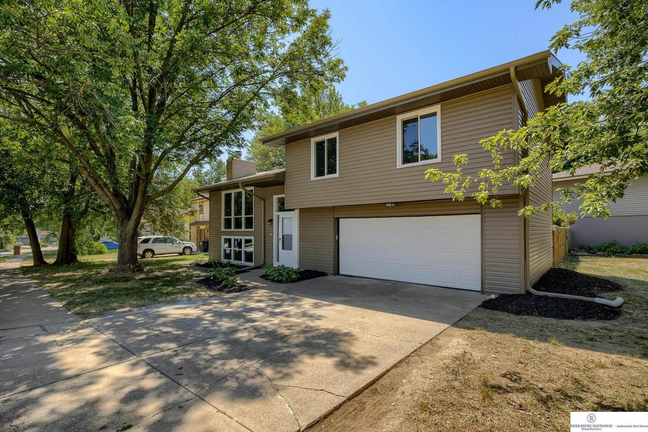 324 152nd St - Photo 1