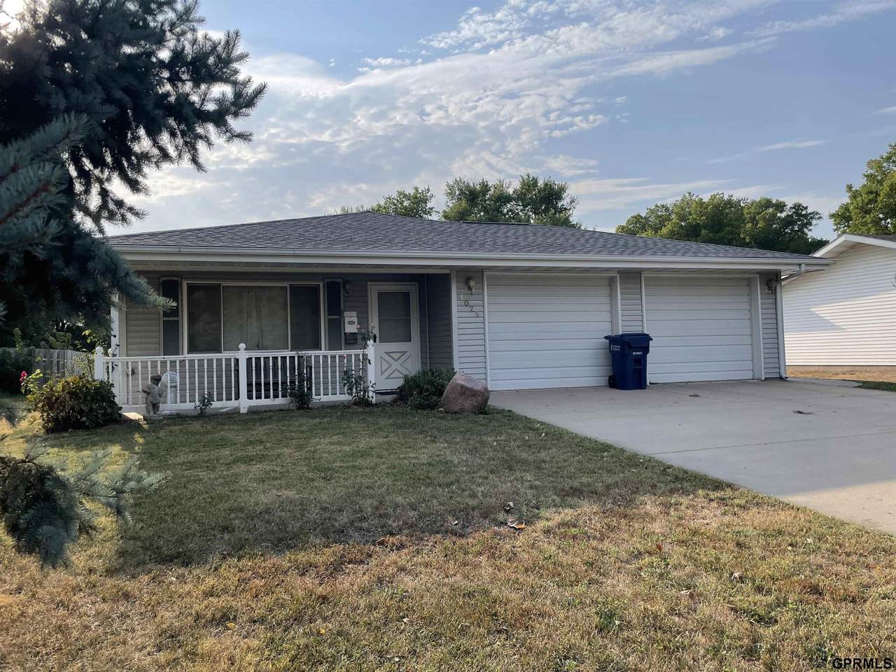 1025 Redwood Avenue - Photo 1