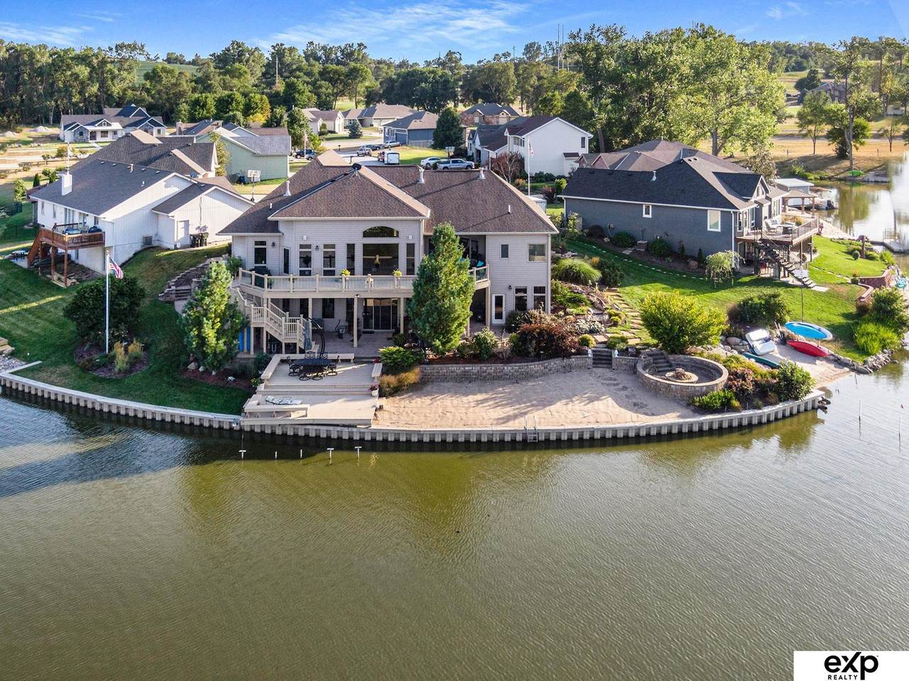 19515 Watersedge Circle - Photo 1