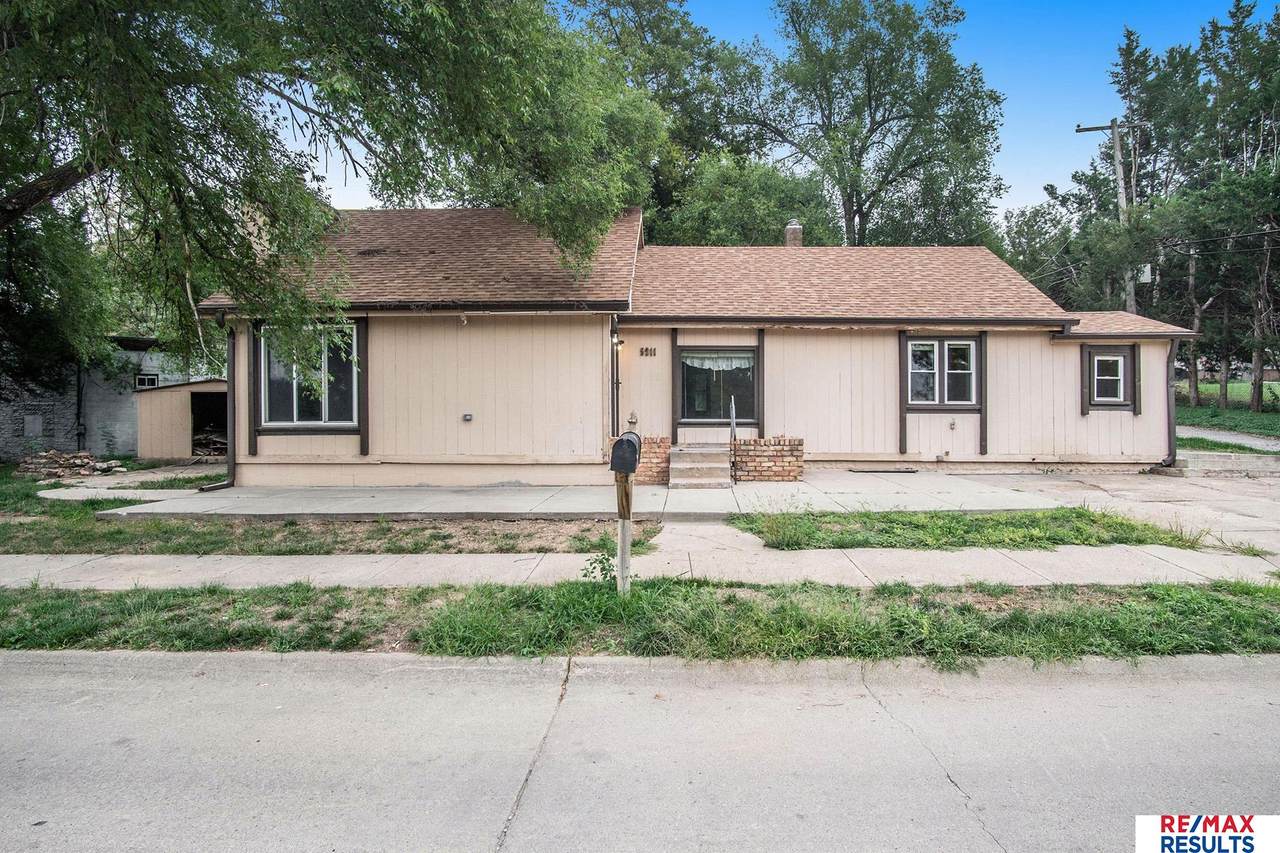 5211 49 Avenue - Photo 1