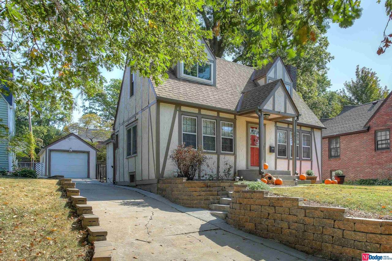 2836 Cedar Avenue - Photo 1