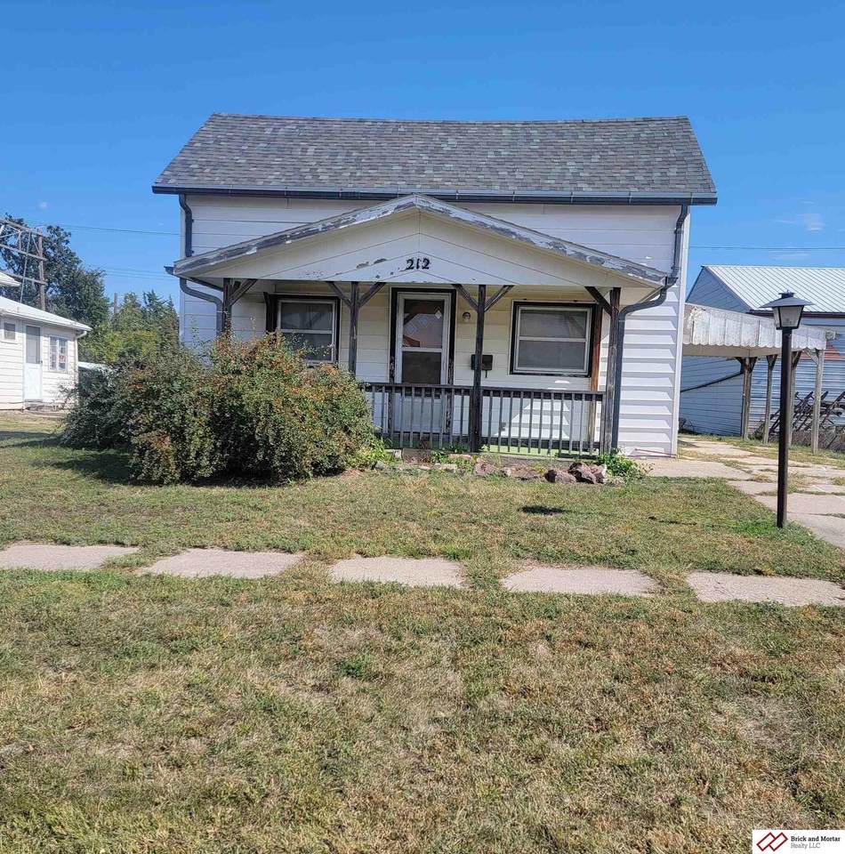 212 6th Street - Photo 1