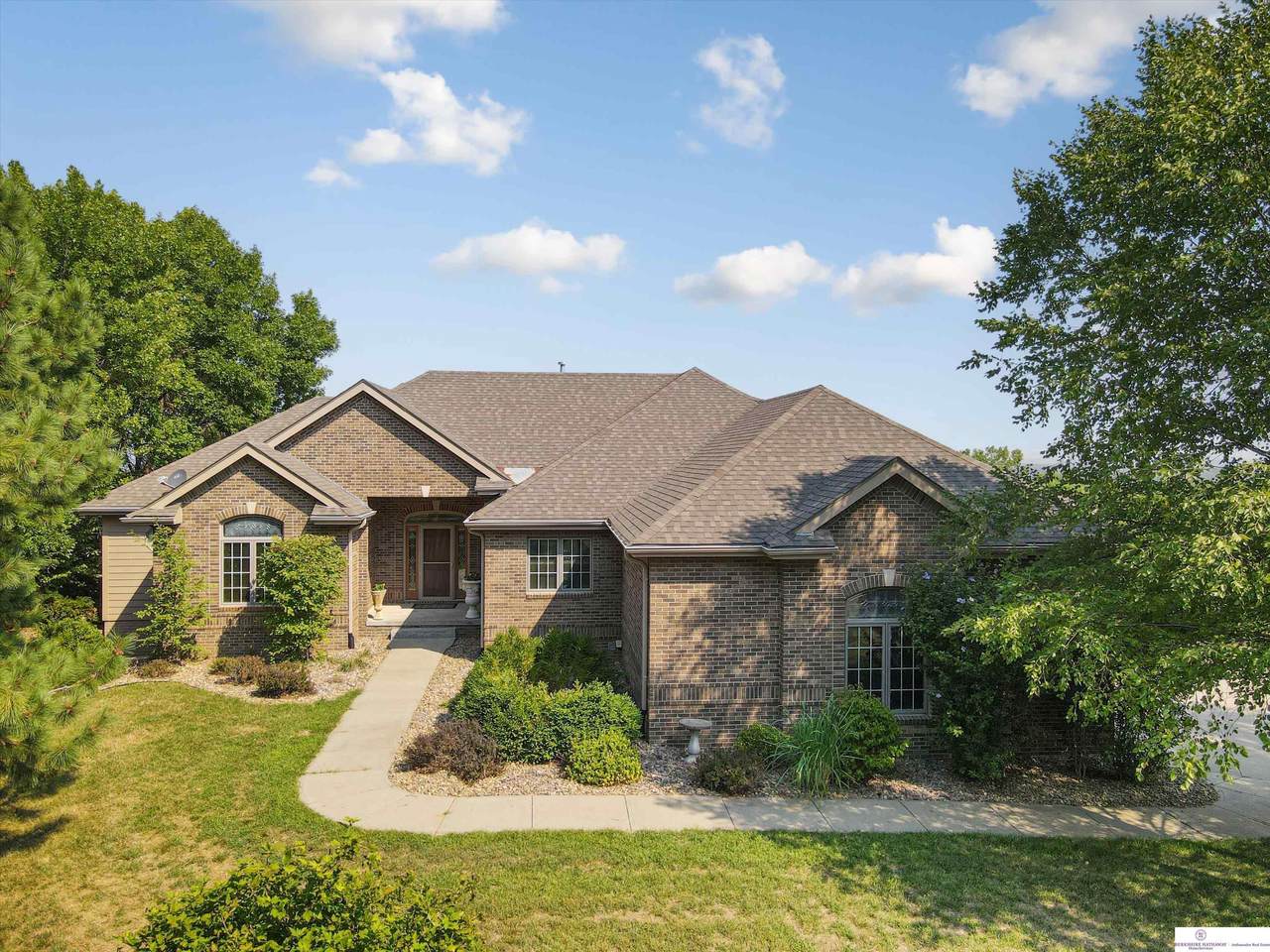 613 Sunset Drive - Photo 1