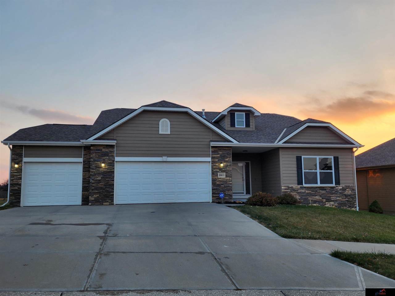 20611 Fowler Avenue - Photo 1