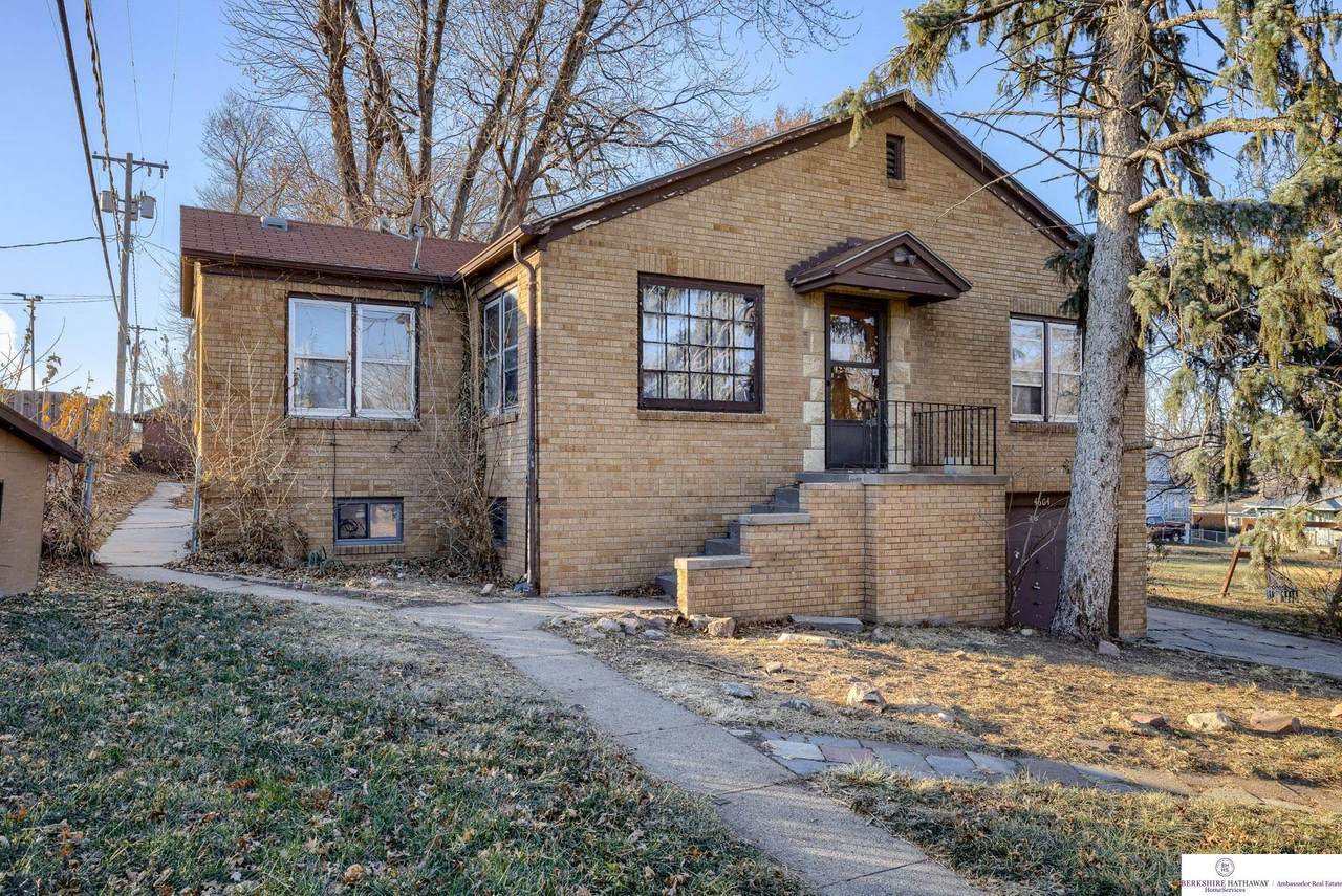 4604 48 Avenue - Photo 1