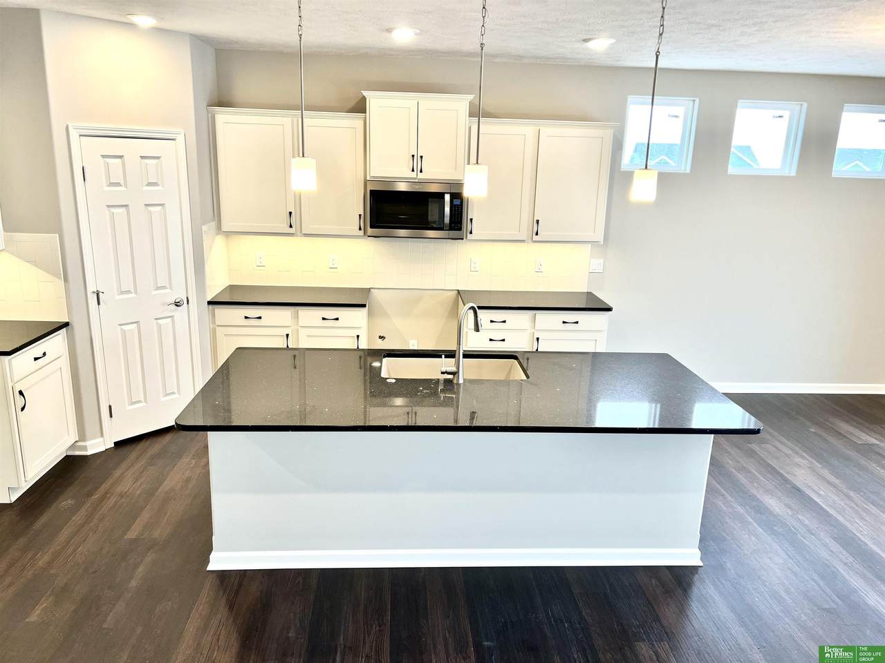 8621 177th Street - Photo 1