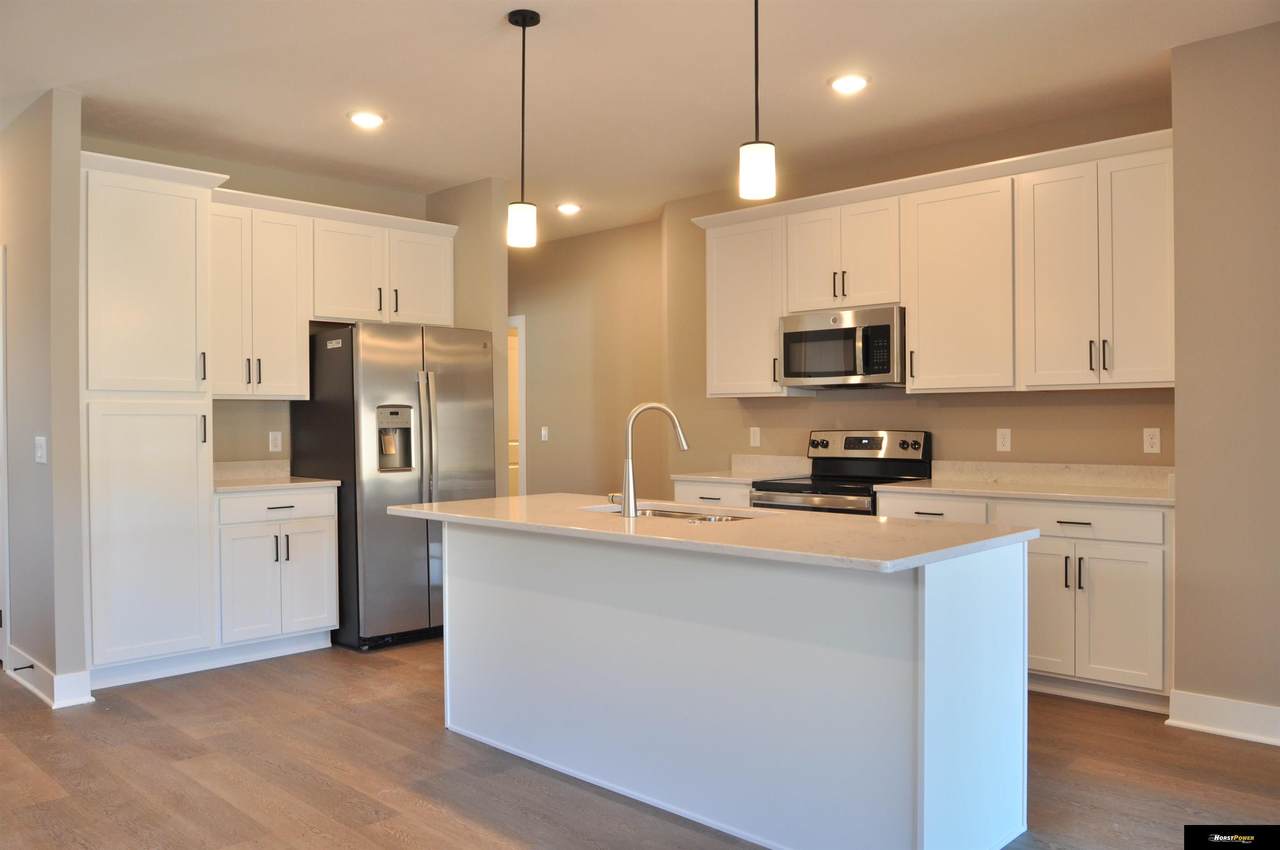 8206 178th Street - Photo 1